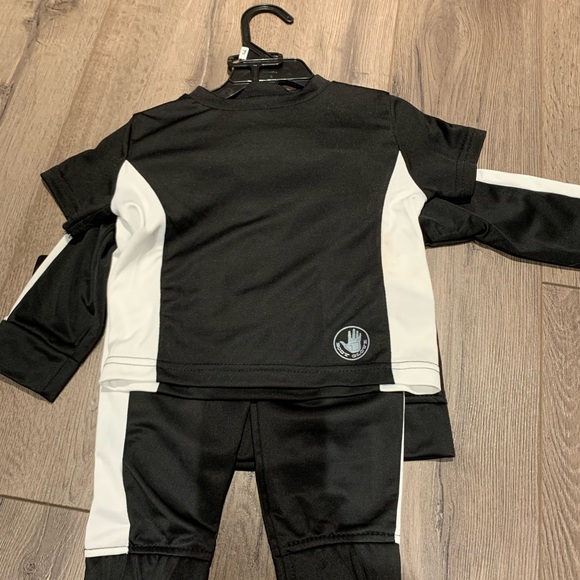 NWT. Baby boy 3 piece set size 12 months. Body glove. - Picture 1 of 3